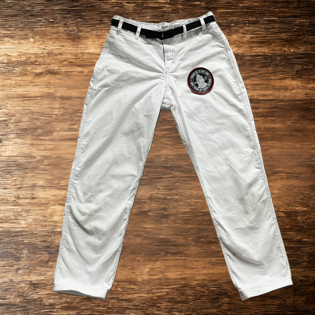 4in Patch with praying hands design and "PRAISE BE TO THE LORD WHO TRAINS MY HANDS FOR WAR" text on a white pant